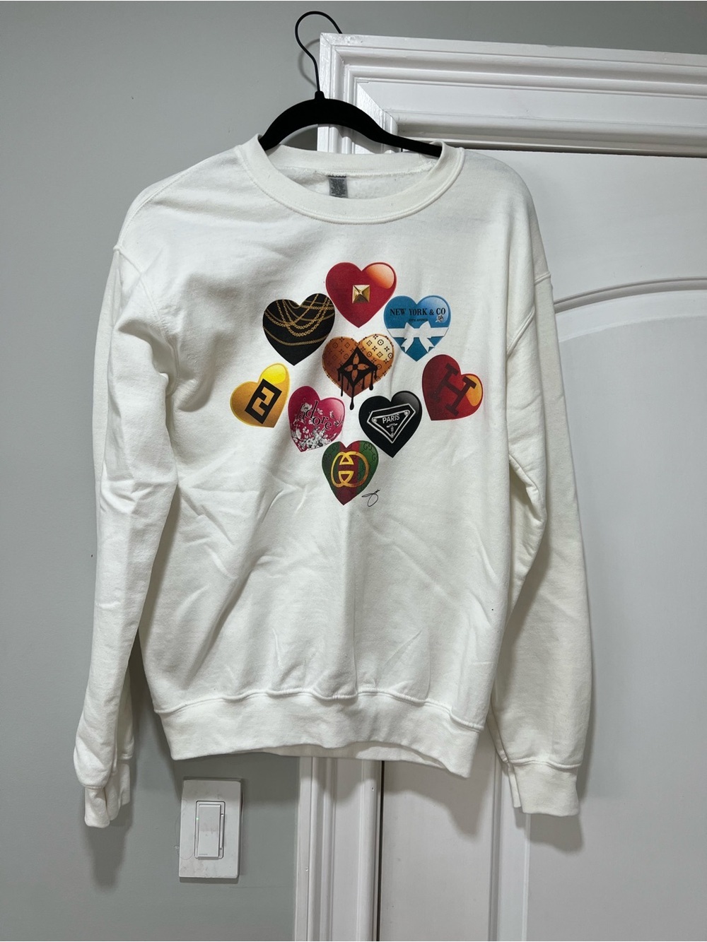 White Heart Motif Graphic Sweatshirt